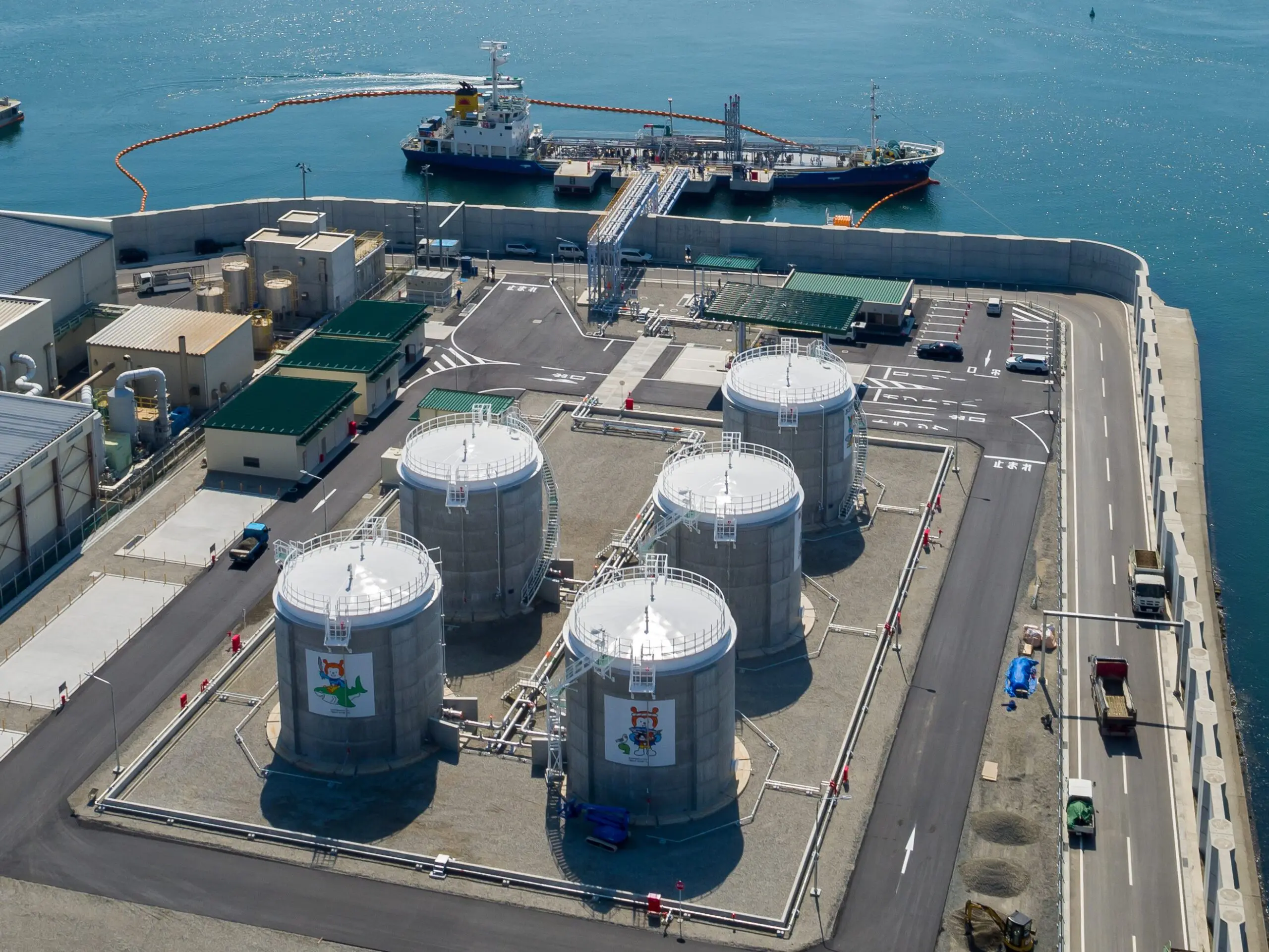 石井鉄工　WELLSTONE ♯11-12 Deestone D622 C78-13 ST ST185/80D13 185/80D13 94/89L C 6 Ply