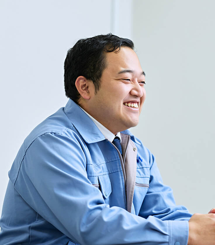 インタビュー中の若月さん