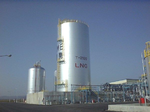LNG縦置円筒形タンク（北海道）
