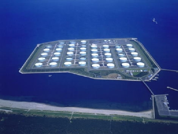 Floating Roof Tank (Shibushi Oil Storage Terminal)